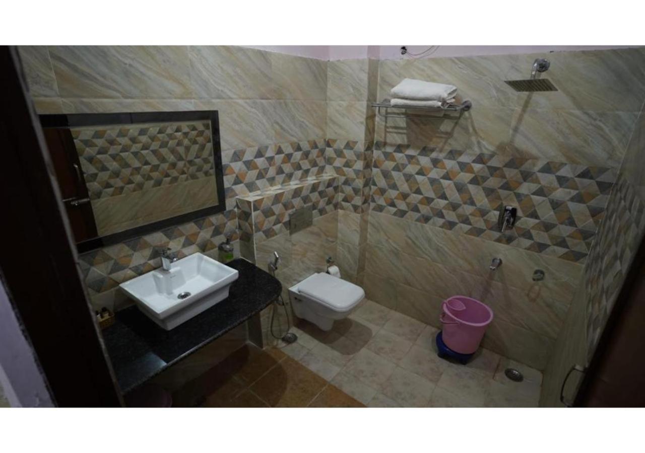 Hr Dukes Den Resort Рамнагар Екстериор снимка